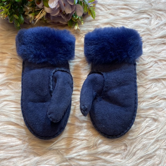 UGG Shearling Navy Kids Mittens - Picture 4 of 4